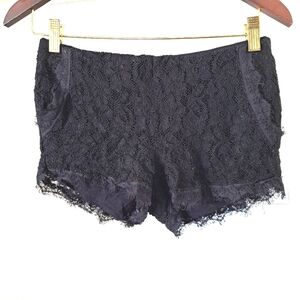 Wilfred | Black lace cute mini shorts & back zipper